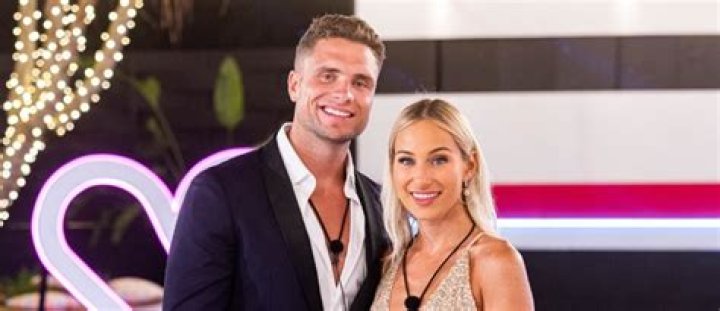 Are Chris and Zoe still together?