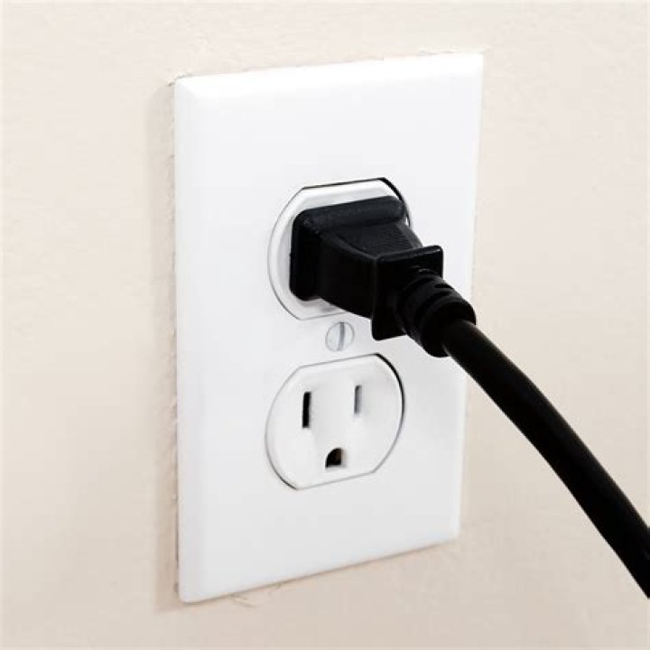 Can 2 appliances be plugged into the same outlet?