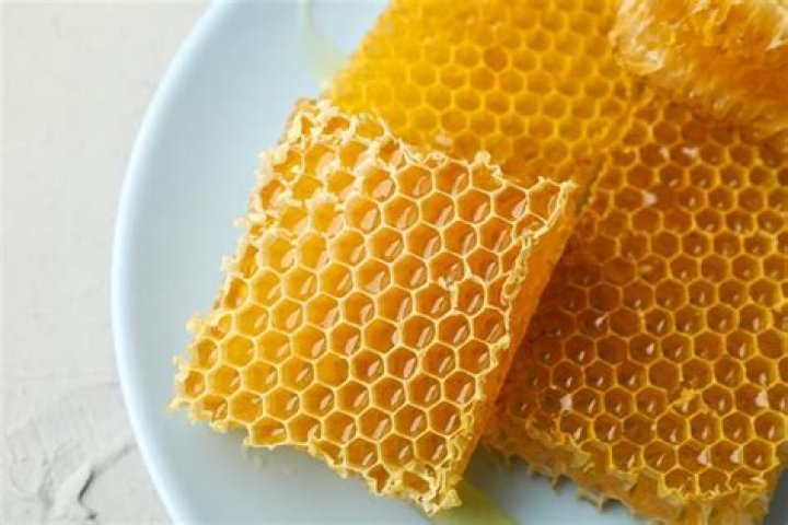 Can I eat honeycomb?