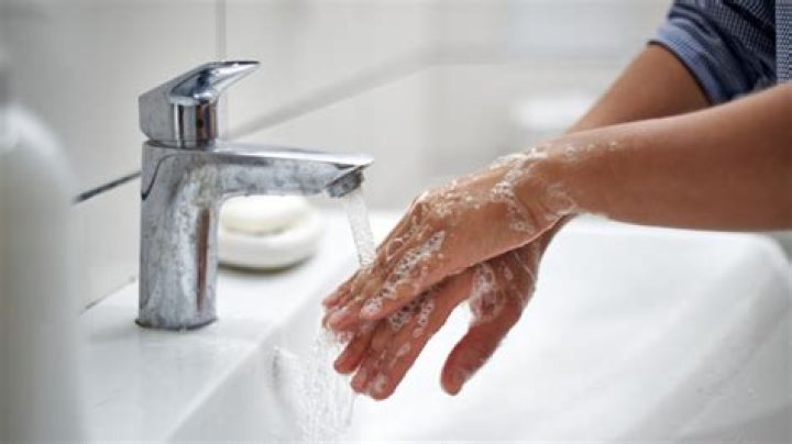 Can I wash my hands with acrylic nails?