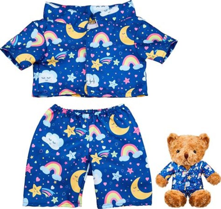 Can I wear pajamas to surgery?