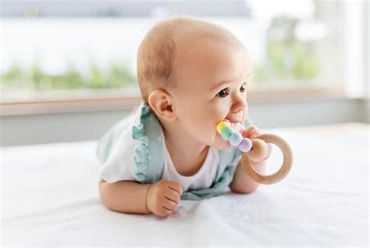 Can late teething delay speech?