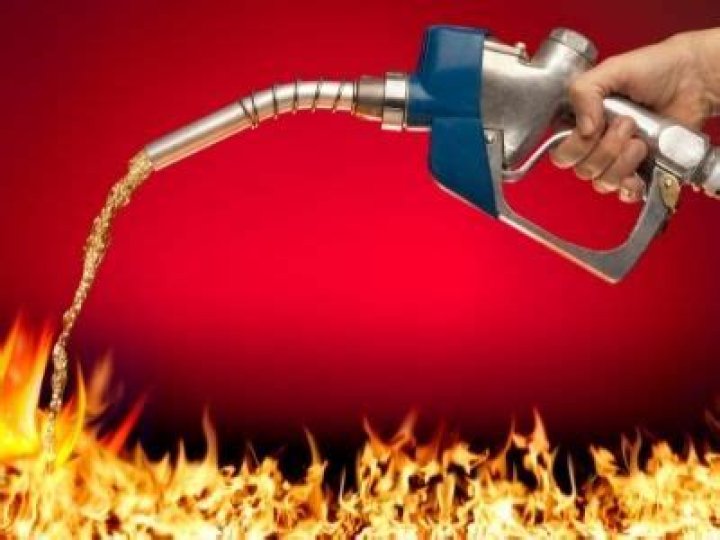 Can natural gas ignite without a spark?