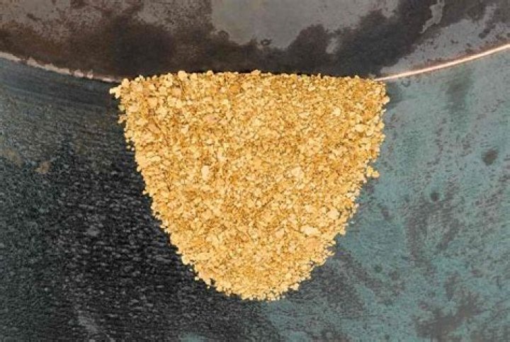 Can you find gold in lakes?
