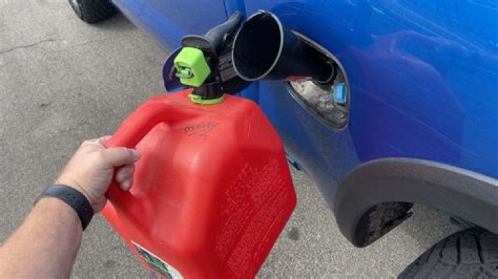 Can you keep a gas can in your garage?