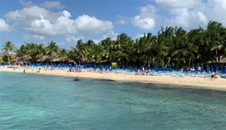 Can you swim in Cozumel beaches?