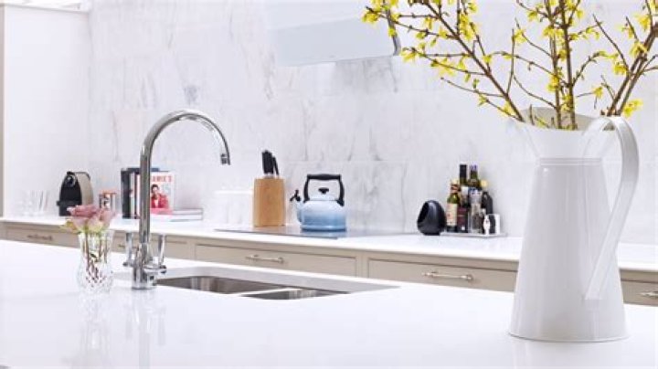 Can you use Windex on porcelain?