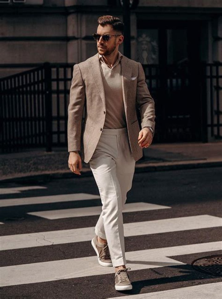 Can you wear dress pants with a polo?