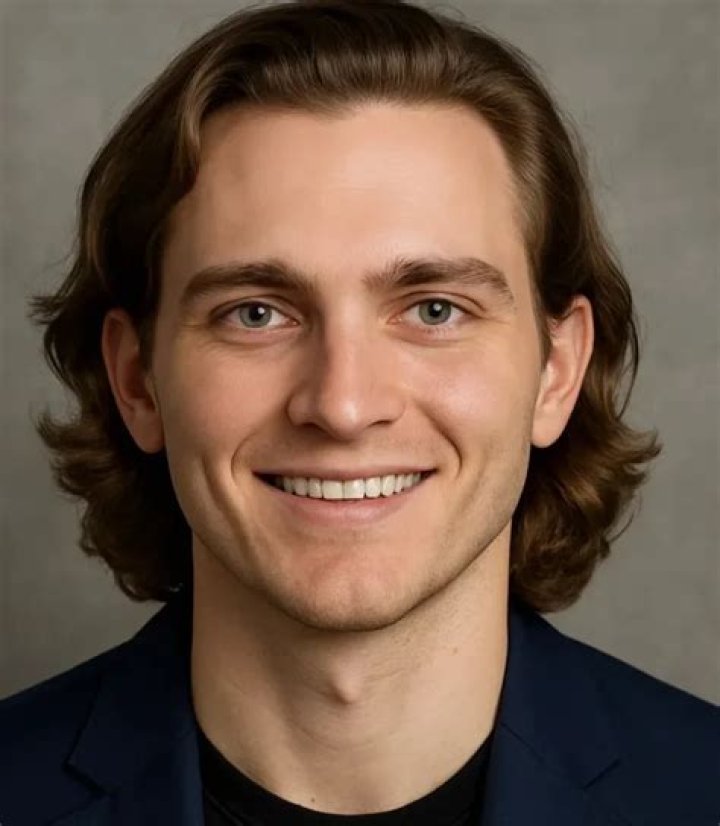 Did Asmongold go to college?