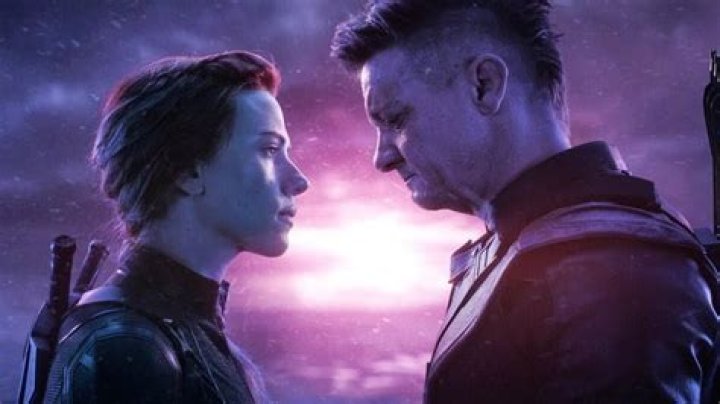 Did Hawkeye and Black Widow date?