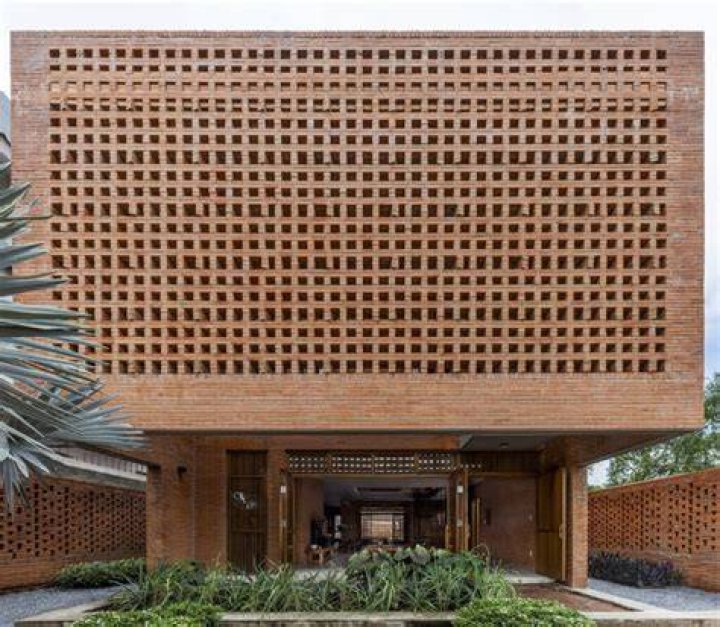 Do brick houses need to breathe?