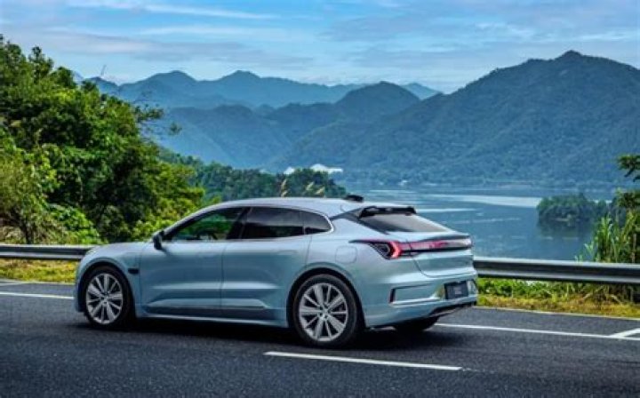 Do electric cars save money?