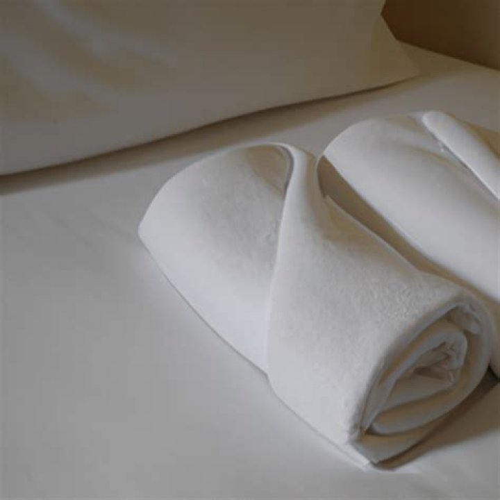 Do hotels use bleach on sheets?