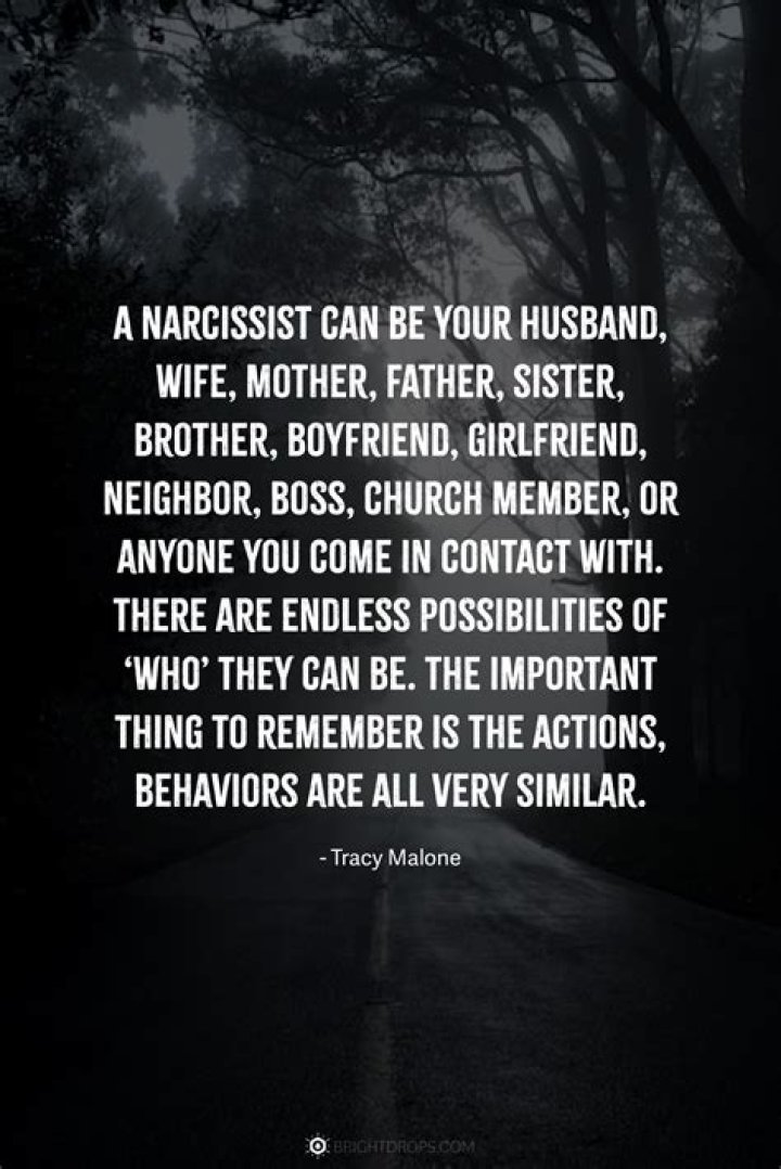 Do narcissists love their exes?