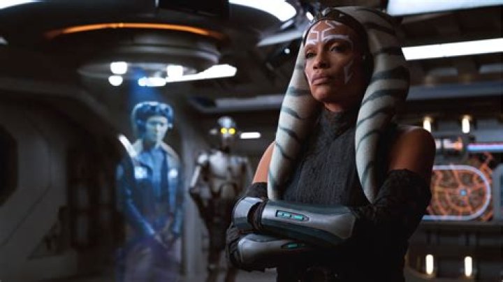 Does Ahsoka train Ezra?