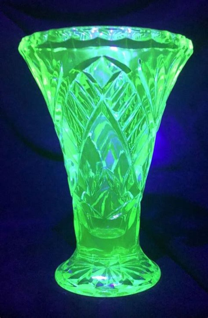 Does all green Depression glass glow?