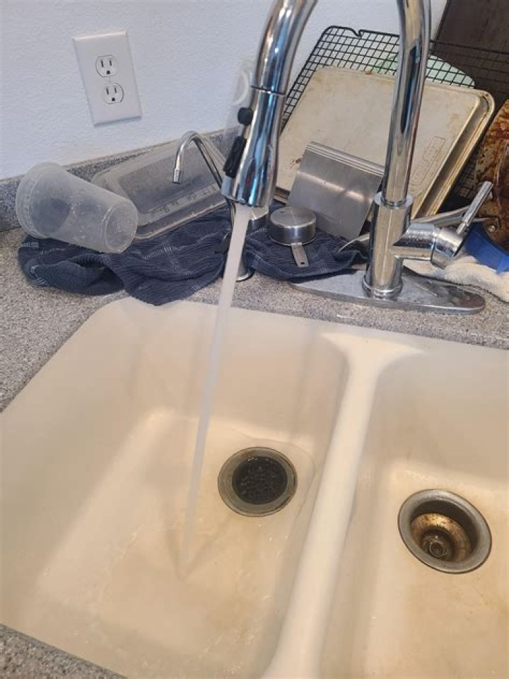 Does hot water ruin bleach?