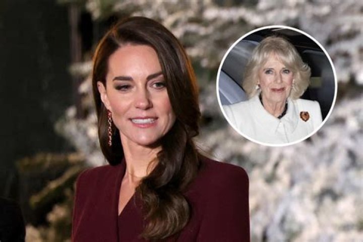Does Kate curtsy to Queen?