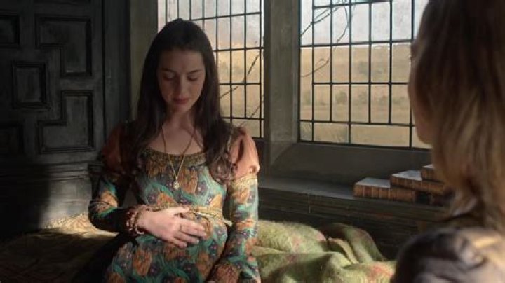 Does Olivia in Reign get pregnant?