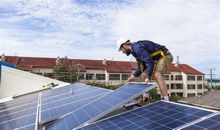 Does removing solar panels damage roof?