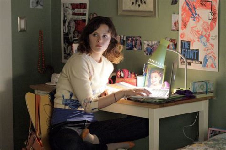 Does Sarah end up with Topper?