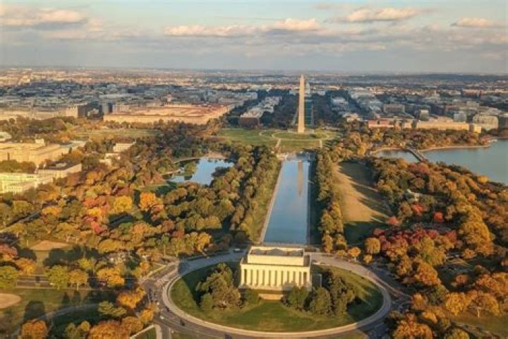 Does Washington, D.C. have its own flag?