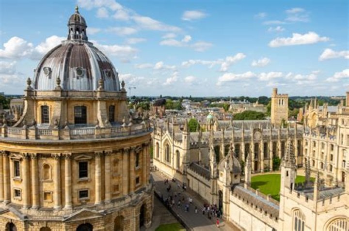 How can a Indian get into Oxford?