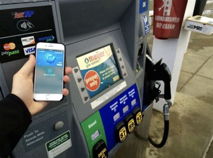 How do I know if a store takes Apple Pay?