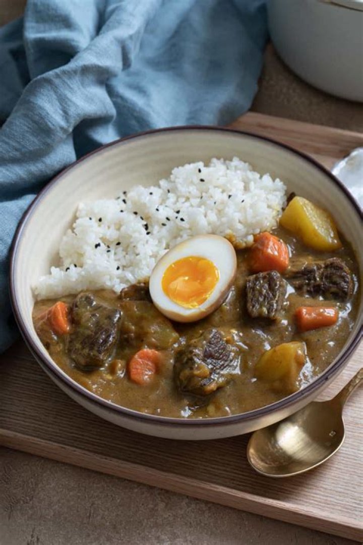 How do you eat Japanese curry rice?