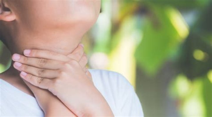 How do you know if you have a throat ulcer?