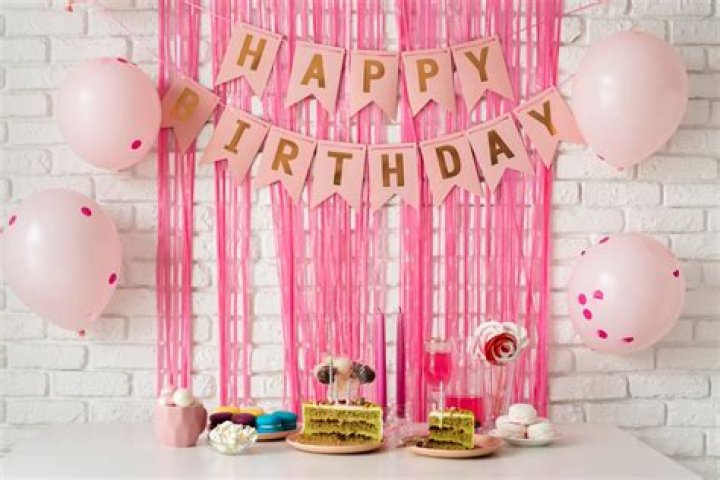 How do you make a simple birthday party?