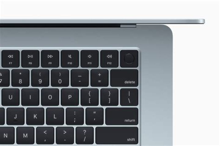 How do you use á keyboard on á MacBook Air?