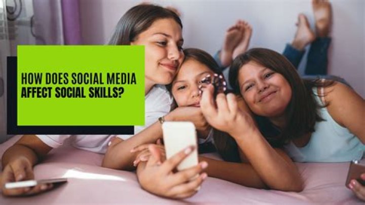 How does social media affect education positively?