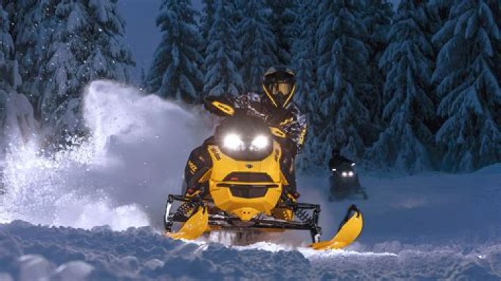 How fast does a 900 snowmobile go?