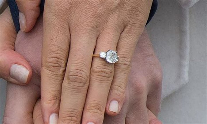 How many carats is Meghan's ring?