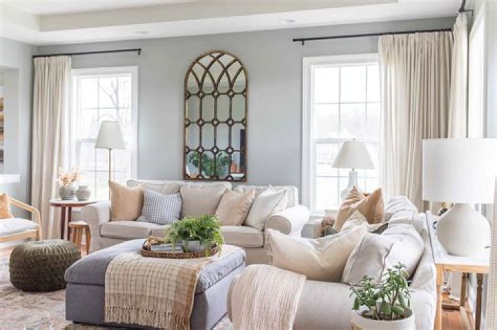 How many colors should a house interior have?