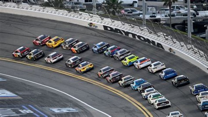 How much do tickets to the Daytona 500 cost?