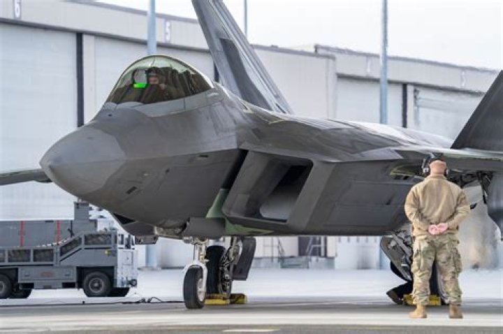 How much does an f22 Raptor pilot make?