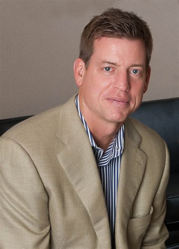 How old is Troy Aikman?