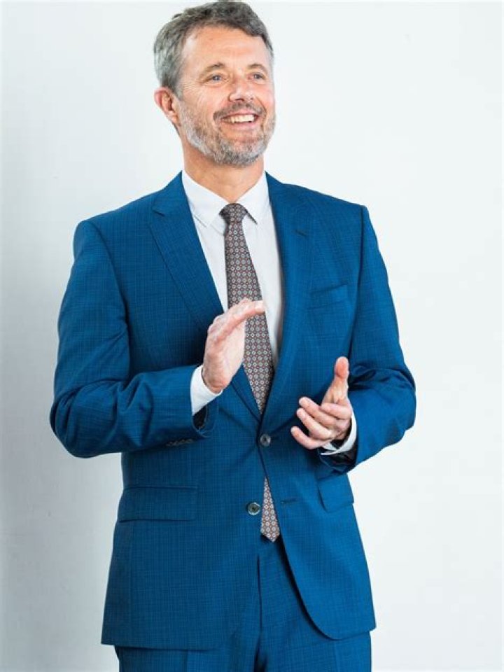 How tall is Fredrik?