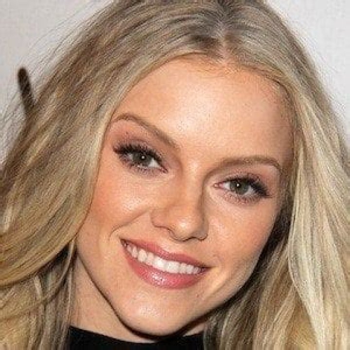 Is Elle Evans real name Rochelle?