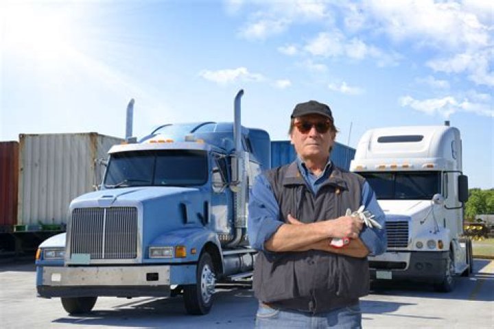 Is it better to be a company driver or owner operator?