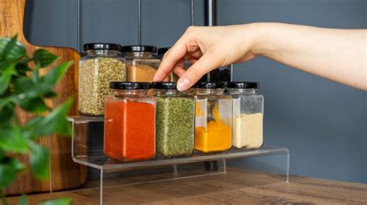 Is it better to store spices in glass or plastic?