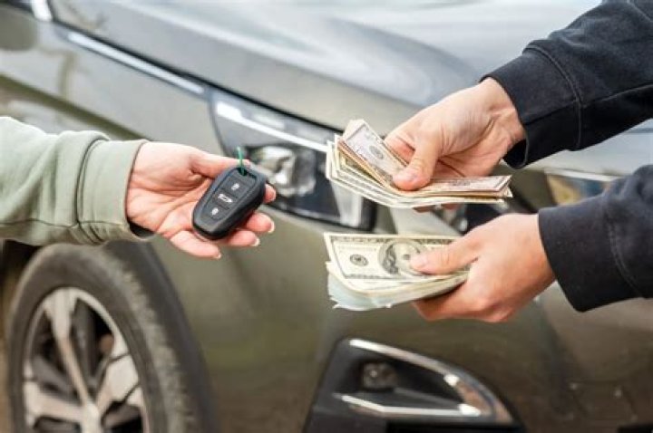 Is it cheaper to pay cash for gas?
