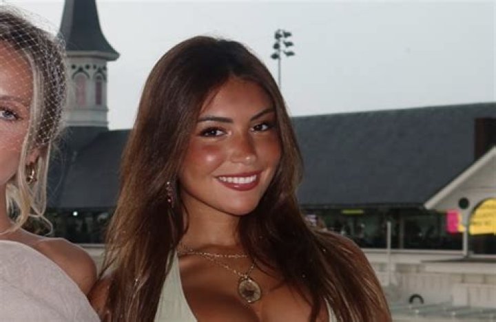 Is it inappropriate to show cleavage at a wedding?