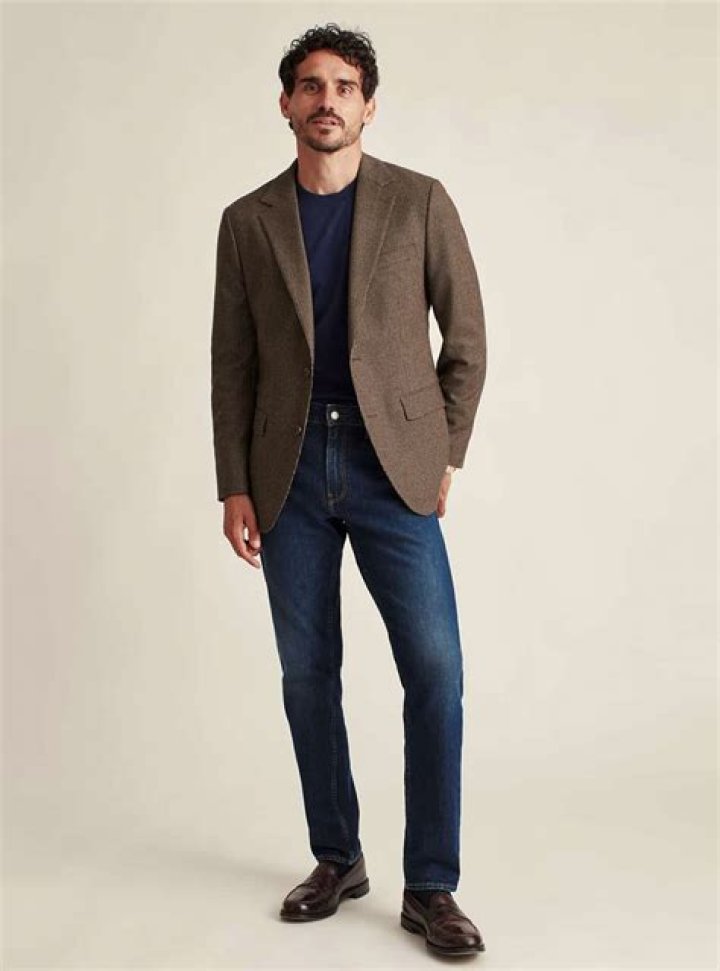 Is it OK to wear blazer with jeans?