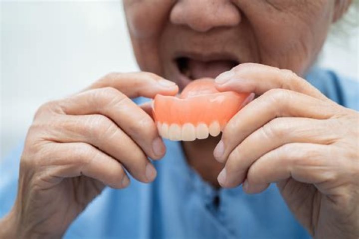 Is it OK to wear your dentures 24 7?