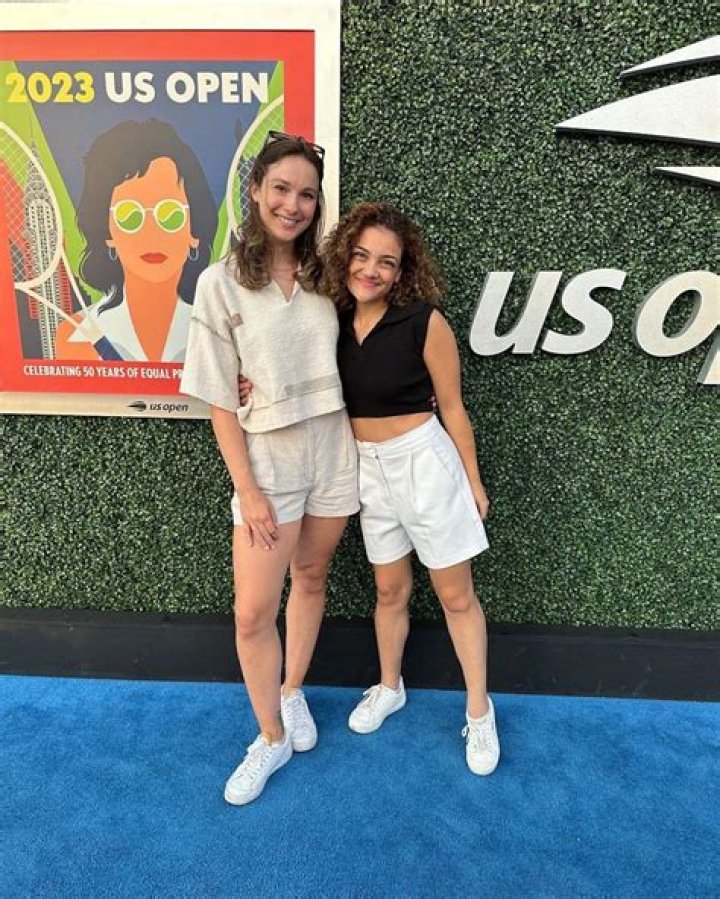 Is Laurie Hernandez rich?