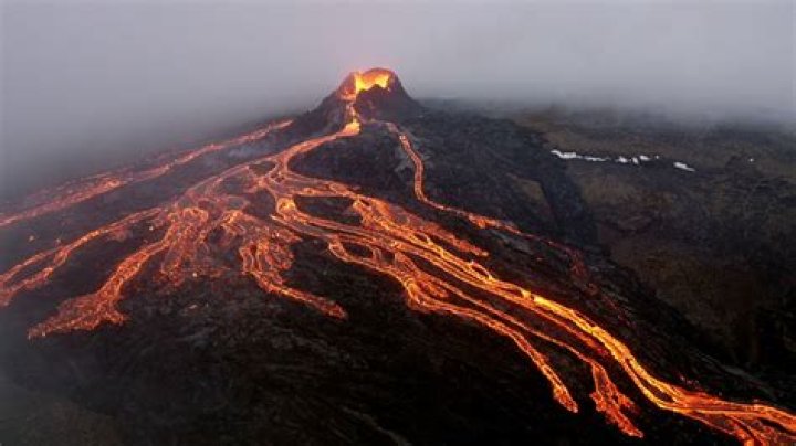 Is lava wet or dry?