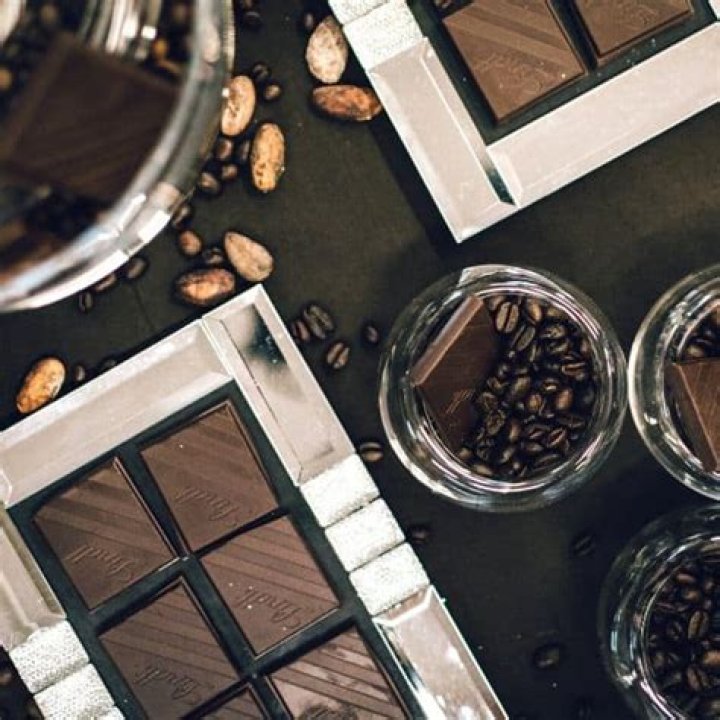 Is Lindt dark chocolate vegan?